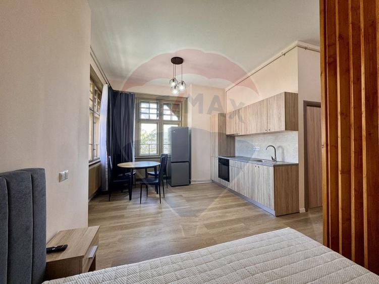 De închiriat - Garsonieră în vilă veche, zona Piața Cipariu - 1