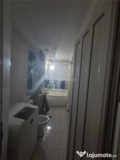 Apartament cu 4 camere decomandat în Ostroveni
