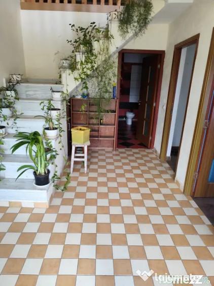 Casă cu 5 camere cu Teren 800 Mp în Central