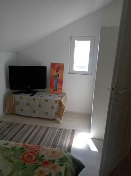 Inchiriez 5 camere, baie, bucatarie - 4