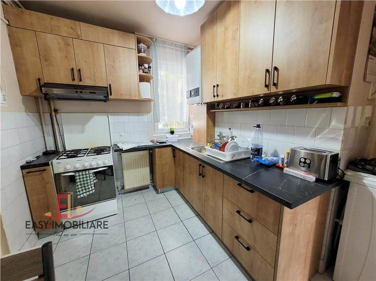 Apartament 4 camere , Str.Parangului , Zona Linistita , 80mp - 1