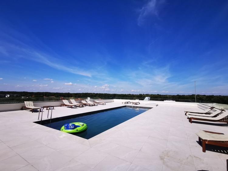 Apartament mobilat, 2 locuri parcare, piscina exterioara - 1