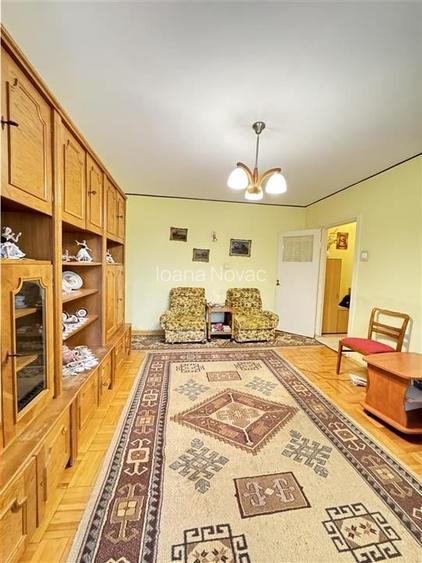 Apartament cu 3 camere semidecomandat în Central