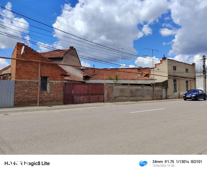 Vand urgent,negociabil, Casa 256 mp; 8 camere; teren 385mp; 65000 euro - 1