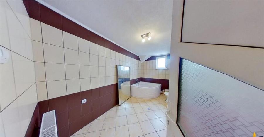 Acasa in Rasnov:Casa cu 5 camere,curte mare si liniste depli - 11