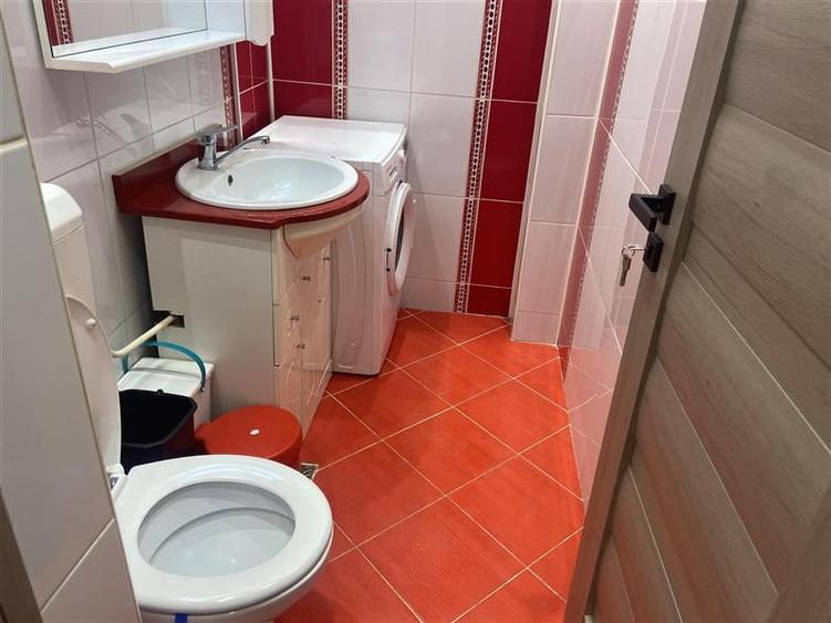 Apartament 3 camere de inchiriat , zona Scoala nr 2- Piata Moldovei decomandat , - 7