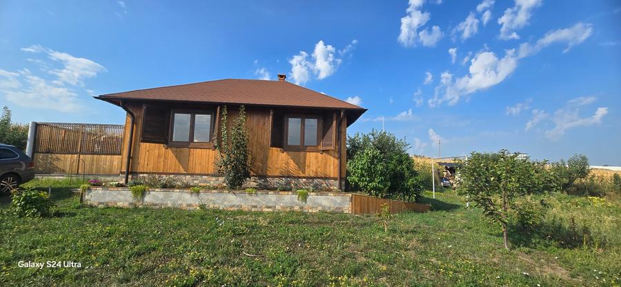 Teren cu cabanuta de lemn in Zaicesti - 1