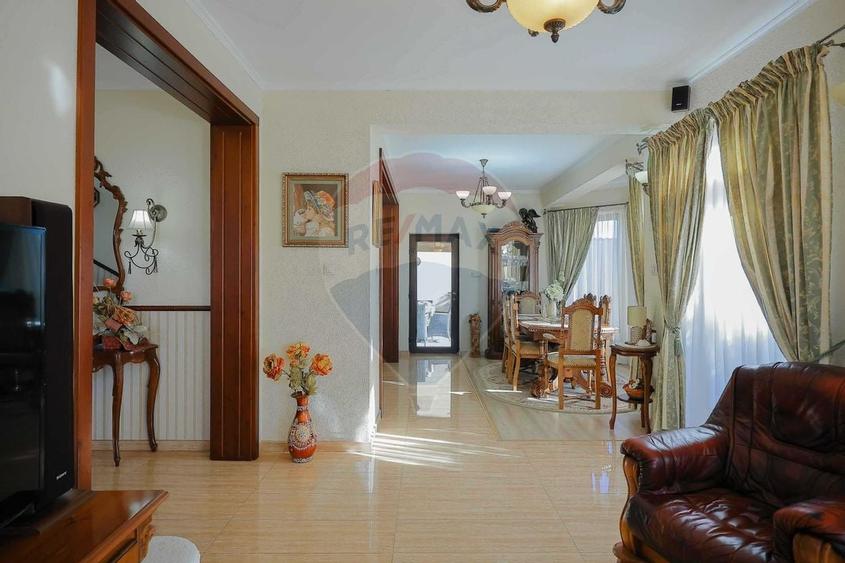De vânzare vilă cu 7 camere, drum privat, în zona de Dealuri - 10