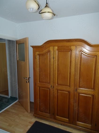Apartament cu 3 camere decomandat, mobilat în Ozana