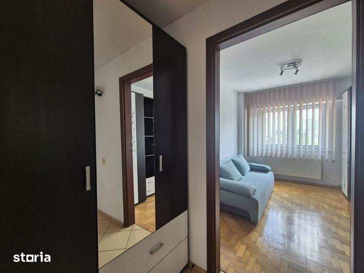 Apartament cu 3 camere decomandat, mobilat în Sud