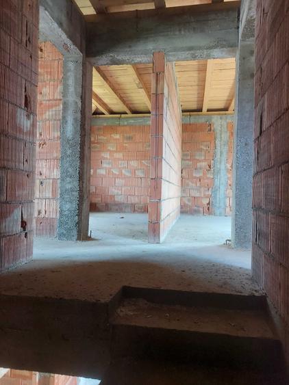 Casă cu 4 camere în Valea Adâncă