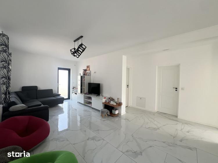 Casă cu 3 camere cu Teren 300 Mp în Sânmihaiu Român