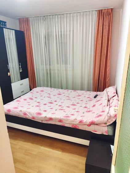 Apartament cu 3 camere decomandat în Cetate