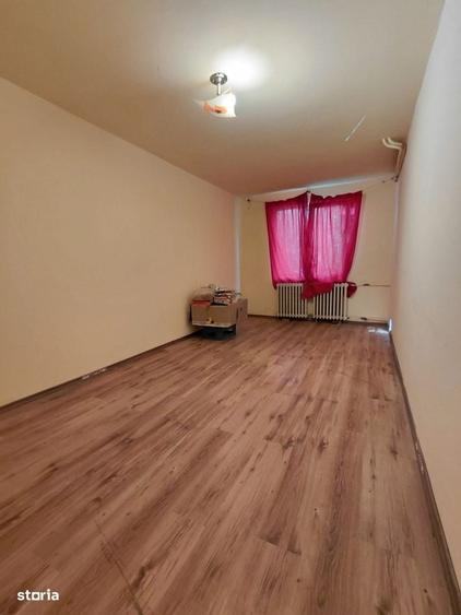 Apartament cu 4 camere decomandat în Mărgeanului