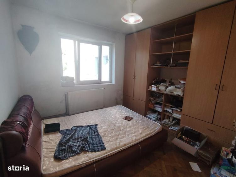 Apartament cu 3 camere decomandat în Aleea Trandafirilor