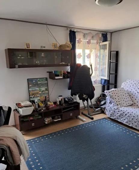 Casă individuală cu 5 camere cu Teren 500 Mp în Roșu
