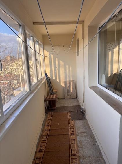 Apartament cu 3 camere semidecomandat în Gorjului