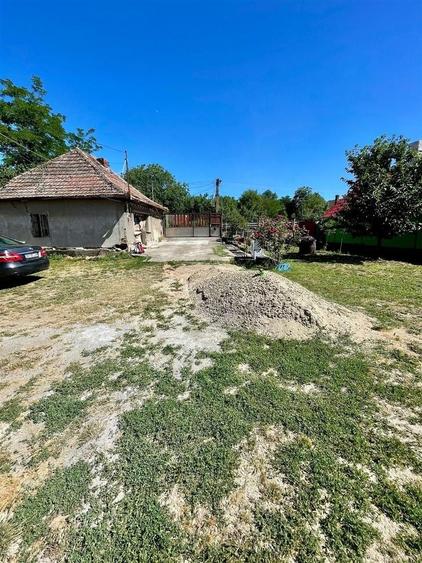 Casă individuală cu 4 camere decomandat cu Canalizare în Periferie