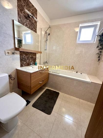 Apartament cu 3 camere decomandat, mobilat în Cetate