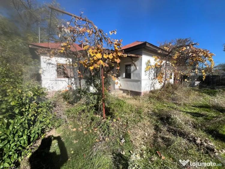 Casă cu 3 camere cu Teren 4500 Mp în Răcari