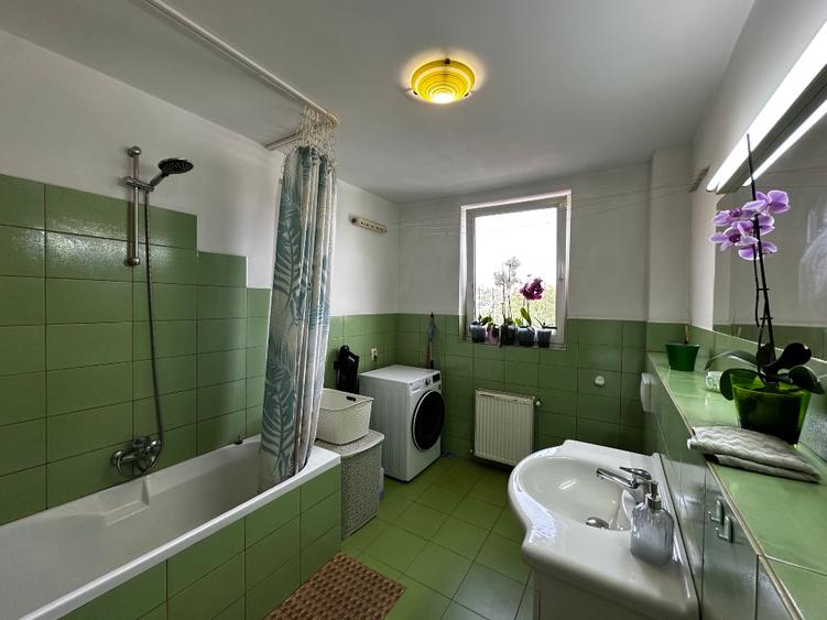 Apartament cu 4 camere decomandat în Terezian