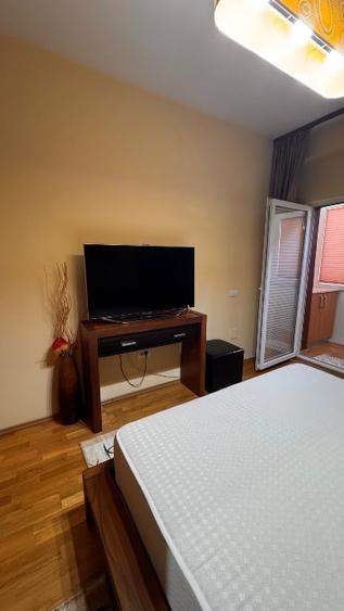 Apartament cu 3 camere decomandat, mobilat în Roșu