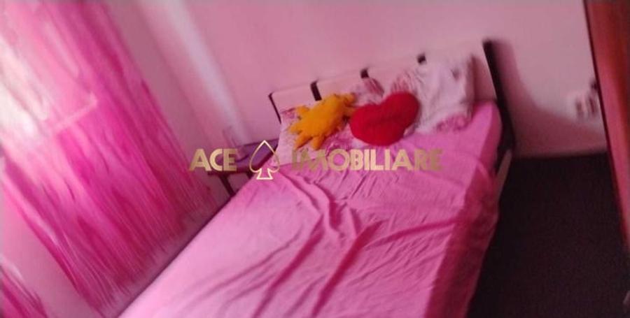 Apartament cu 3 camere semidecomandat, mobilat în Ozana