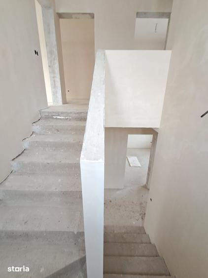 Casă cu 5 camere cu Teren 247 Mp în Florești