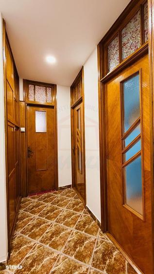 Apartament cu 4 camere decomandat în Piața Centrală