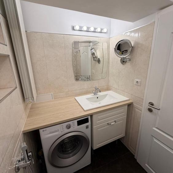Apartament cu 3 camere semidecomandat, mobilat în Decebal