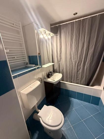 Apartament cu 2 camere decomandat în Rovine