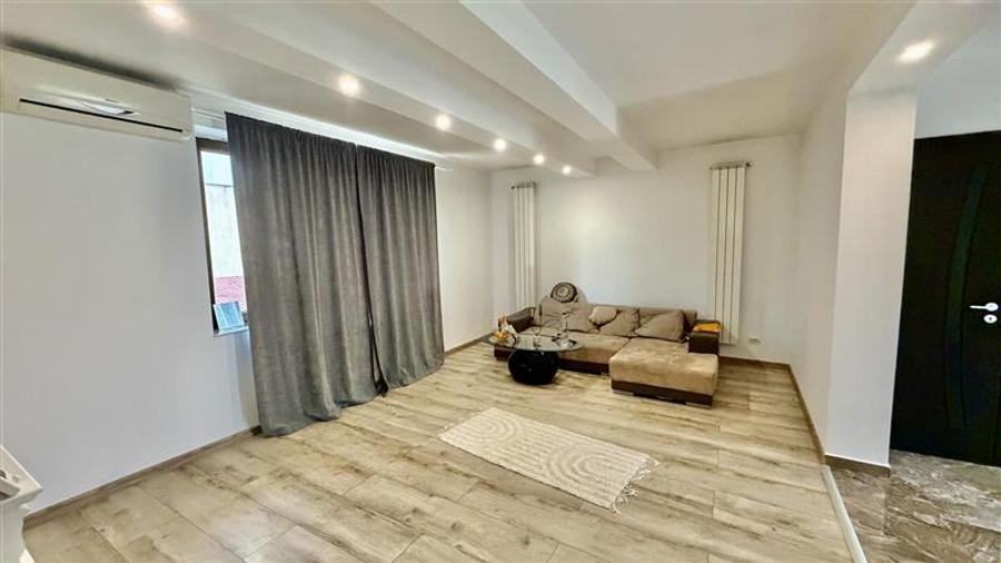 Casă individuală cu 4 camere cu Teren 500 Mp în Bucium