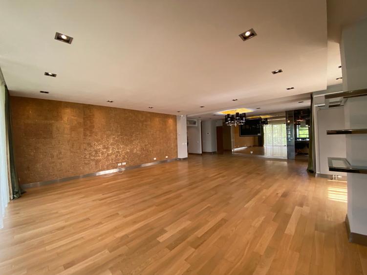 Apartament cu 4 camere în Băneasa