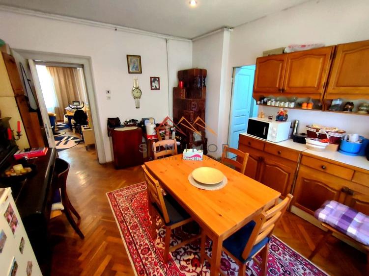 Casă individuală cu 10 camere cu Canalizare în Ultracentral