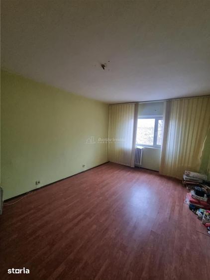 Apartament cu 3 camere decomandat în Libertății