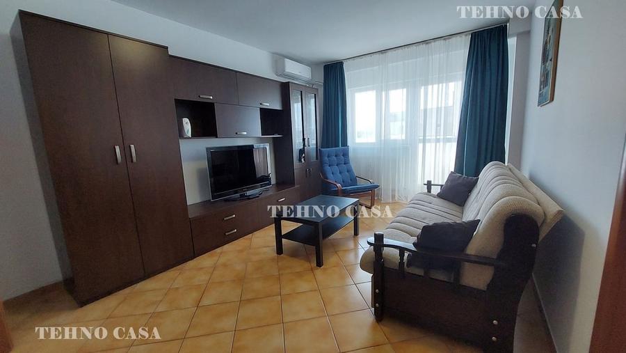 Apartament semidecomandat în Est