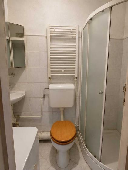 Apartament cu 4 camere semidecomandat în Central