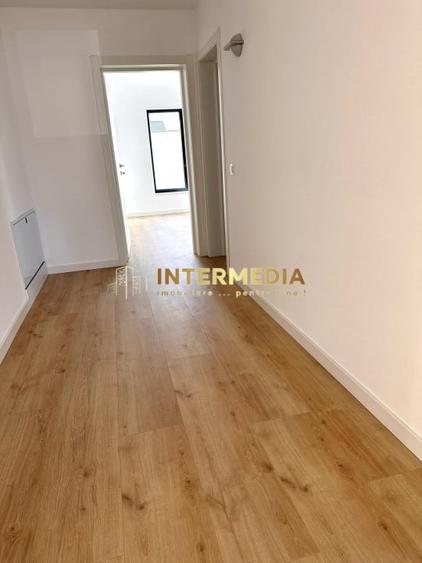 Casă individuală cu 3 camere cu Canalizare în Est