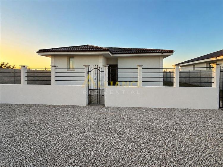 Casa individuala | 4 camere | 3 bai | Teren 369mp - 2