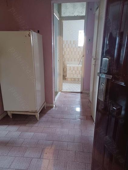 urgent ap 2 cam 68 mp decomandat zona bazzar la 1 minut de piata orizont - 1