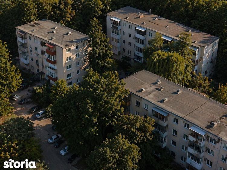 Apartament primitor si renovat, la parterul unui bloc inconjurat de ve - 1