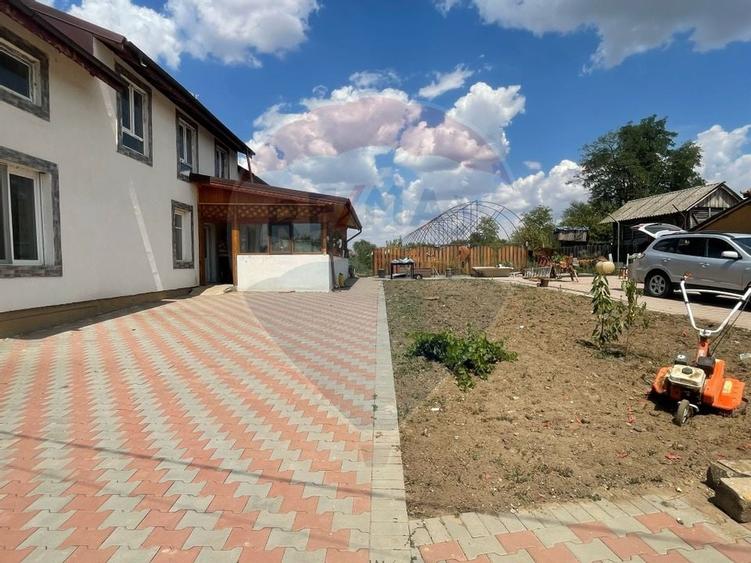 Casa / Vila cu 7 camere de vanzare - 2