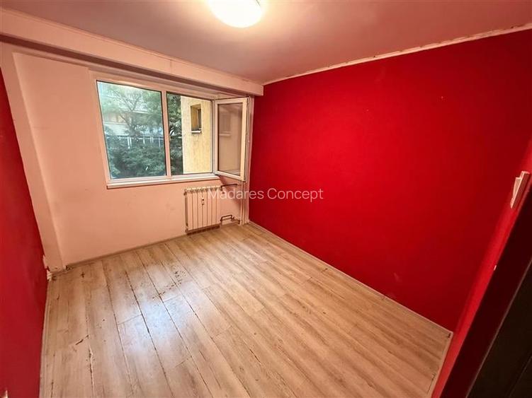 Apartament cu 3 camere decomandat în Doamna Ghica