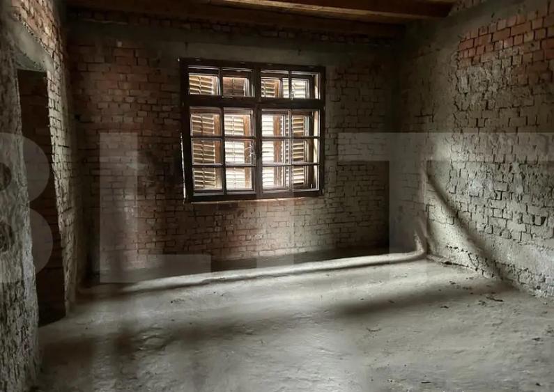 Casa spa?ioasa cu poten?ial imens in inima ora?ulu - 6