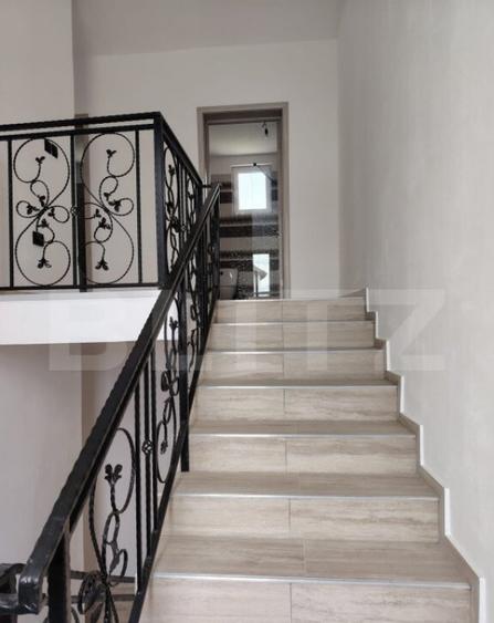 Casa de vanzare, cu 6 camere, 288 mp, zona Voinesti - 1