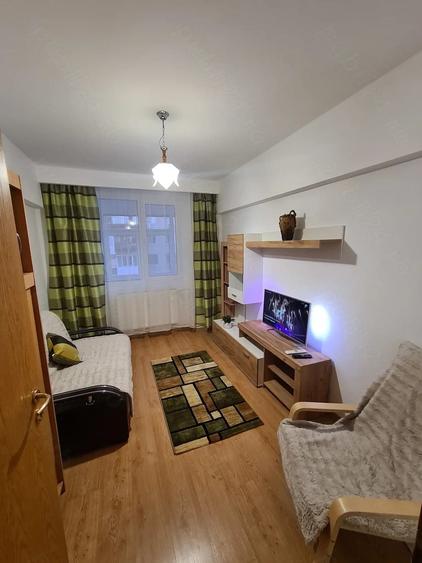 Apartament cu 3 camere decomandat în Tineretului