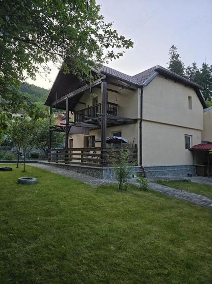 Casă cu 3 camere cu Teren 400 Mp în Sinaia
