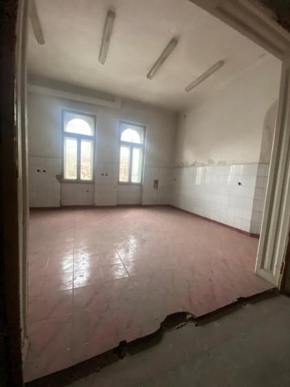 SE VINDE FOSTA CLINICA NECESITA RENOVARE IN ZONA CENTRALA FOISORUL DE FOC - 3