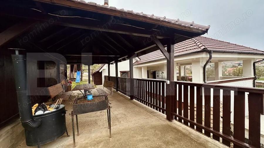 Casa Oncea, teren 1988mp, 4 dormitoare, mobilata ?i utilata, 3 garaje - 8