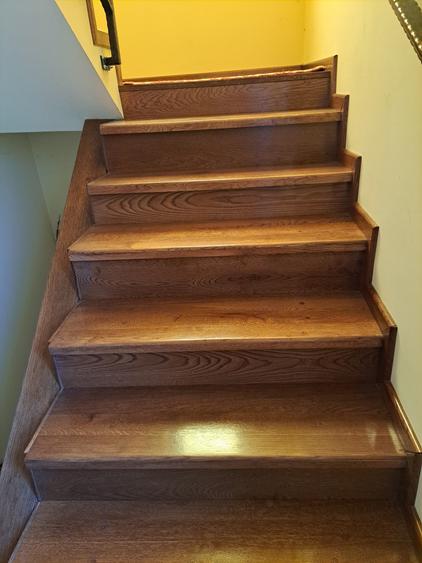 Casa-Vila ultrafinisata in regim D+P+E cu toate utilitatile cu 900 mp,teren - 12